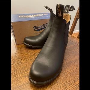 Brand New!! Woman’s Blundstone’s Elastic Sided Heeled Black Boots
